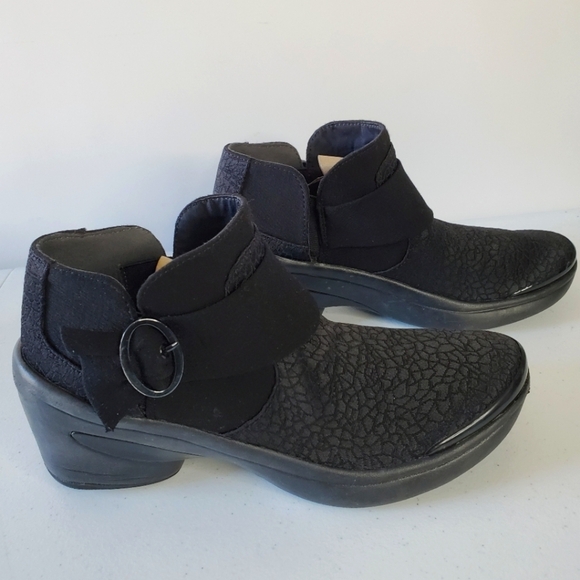 Bzees Essence Ankle Booties Size 9 Slip-on Washable Textured Fabric Rubber Sole - Picture 1 of 16